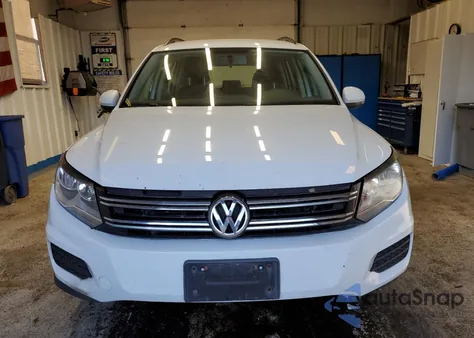 2018 Volkswagen Tiguan Limited z USA, uszkodzony, nr VIN WVGBV7AX2JK005491